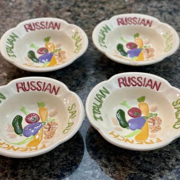 Set of 4 Salad Bowls w/French, Russian, Italian Salad Words, Veggie Center - Picture 4 of 11